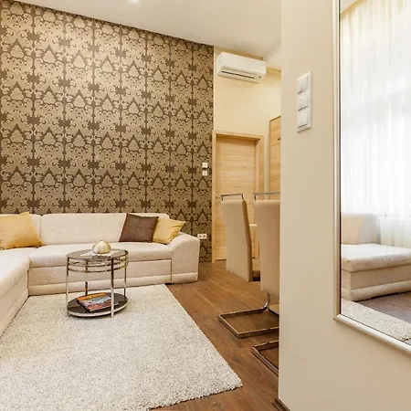 A_or_ B_luxflat_2br_2ba_vaci Street